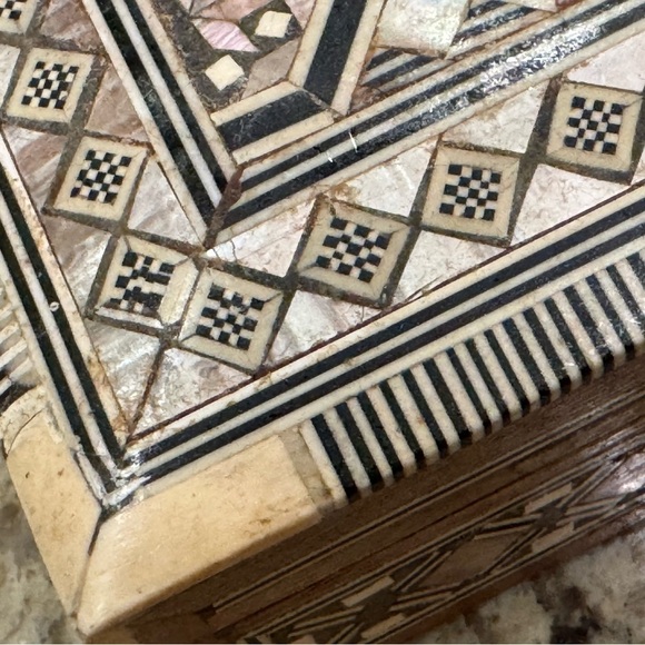 Vintage Handmade Middle Eastern Wood Mother Pearl Trinket Jewelry Box Art Deco - Picture 3 of 7